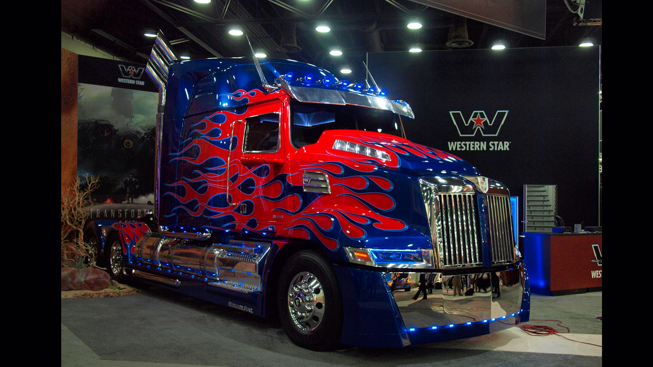 transformer red truck