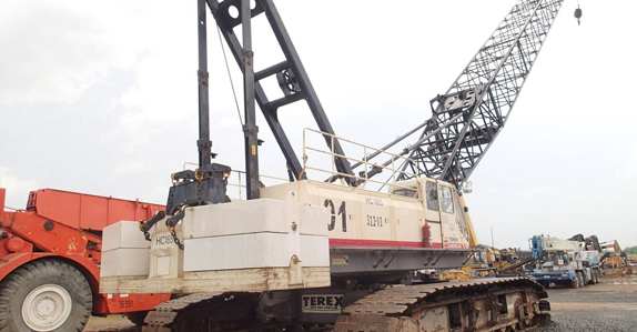 2005 American Terex HC165 crawler crane sold in Panama auction.