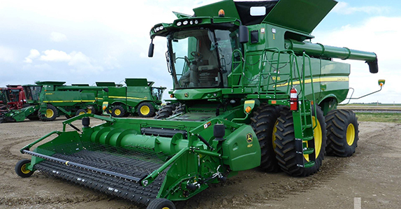 John Deere S680 combine harvester sold at a Ritchie Bros. farm equipment auction. John Deere S680 combine harvester sold at a Ritchie Bros. farm equipment auction.