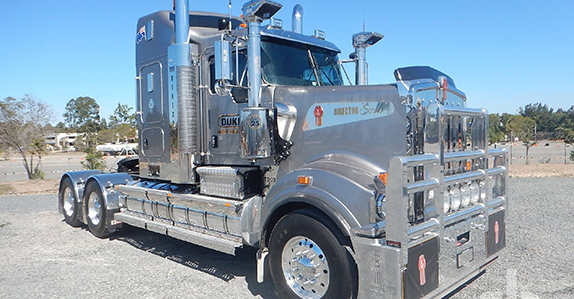 2013 Kenworth T909 prime mover sold at Ritchie Bros. 2013 Kenworth T909 prime mover sold at Ritchie Bros.