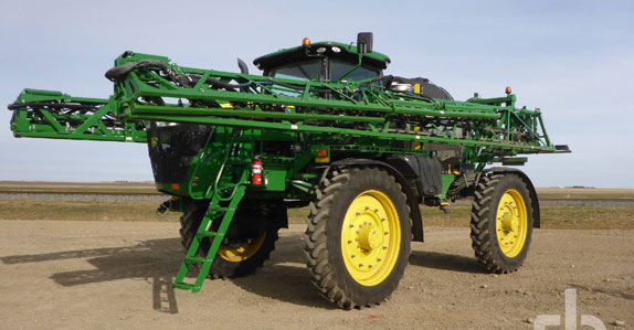 A 2015 John Deere R045 sprayer sold by Ritchie Bros. in Lethbridge, AB A 2015 John Deere R045 sprayer sold by Ritchie Bros. in Lethbridge, AB