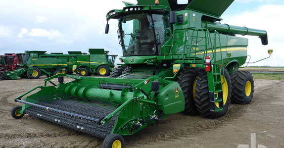 A 2015 John Deere S680 Combine sold by Ritchie Bros. in Lethbridge, AB A 2015 John Deere S680 Combine sold by Ritchie Bros. in Lethbridge, AB