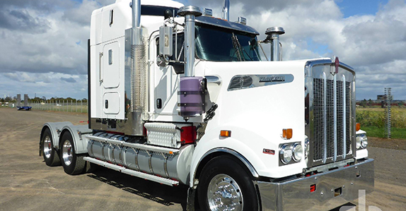 2013 Kenworth T909 6x4 prime mover sold in auction by Ritchie Bros. 2013 Kenworth T909 6x4 prime mover sold in auction by Ritchie Bros.