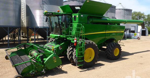 2015 John Deere S680 combine sold by Ritchie Bros. Auctioneers 2015 John Deere S680 combine sold by Ritchie Bros. Auctioneers