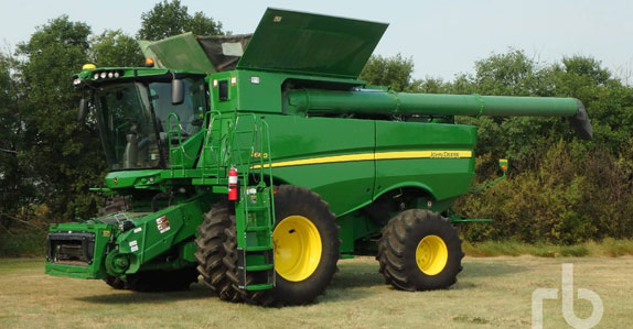 2016 John Deere S680 combine sold by Ritchie Bros. Auctioneers 2016 John Deere S680 combine sold by Ritchie Bros. Auctioneers