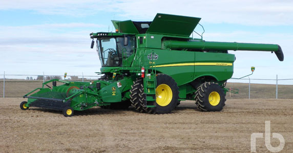 2016 John Deere S690 combine sold at Ritchie Bros. auction 2016 John Deere S690 combine sold at Ritchie Bros. auction