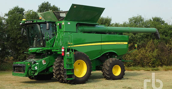 2016 John Deere S680 combine sold at a Ritchie Bros. farm equipment auction. 2016 John Deere S680 combine sold at a Ritchie Bros. farm equipment auction.
