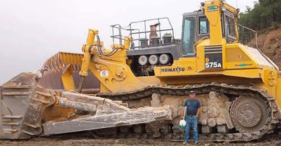 Cinque dei più grandi bulldozer del mondo - edizione 2019 Komatsu-D575A-574x299