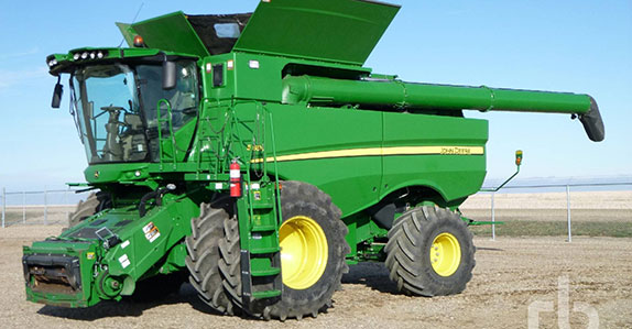 Combine harvester sold at Ritchie Bros. Combine harvester sold at Ritchie Bros.