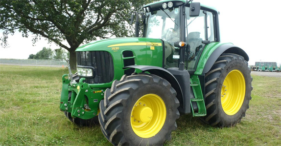 John Deere MFWD tractor to be sold at Ritchie Bros. Auctioneers