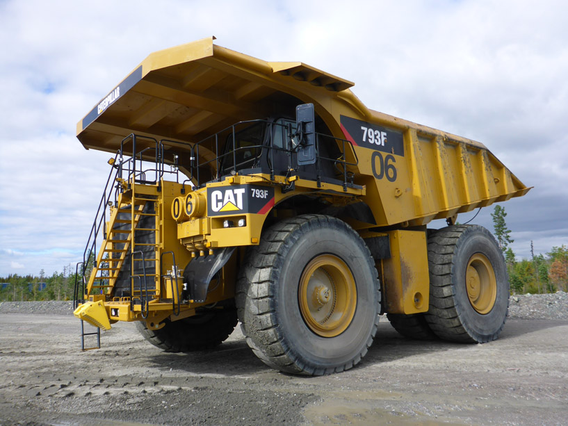 1-2013-Caterpillar-793F-(1).JPG