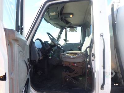 2006 INTERNATIONAL 4400SBA 2700 Gallon S/A