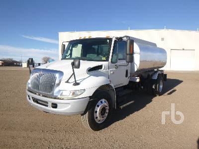 2006 INTERNATIONAL 4400SBA 2700 Gallon S/A