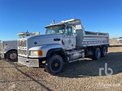 2001 MACK  CL713  6x4  Dump Truck (T/A)