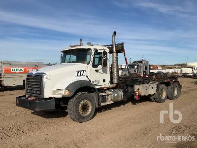 2007 MACK  700  6x4  Rolloff Truck