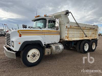 1993 MACK  RD690S  6x4  Dump Truck (T/A)