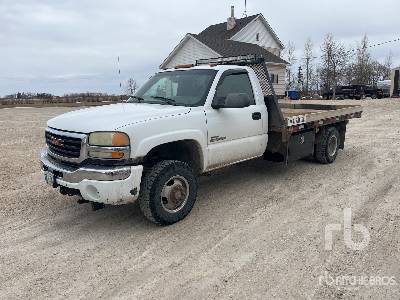 2004 GMC Sierra 3500 4x4 Flatbed Truck