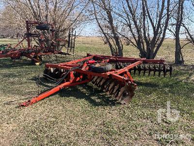 1975 Massey Ferguson 620 16 ft Tandem Disc