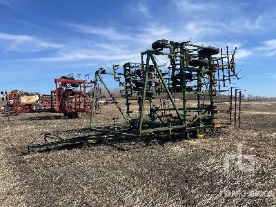 John Deere 1050 46 ft Cultivator