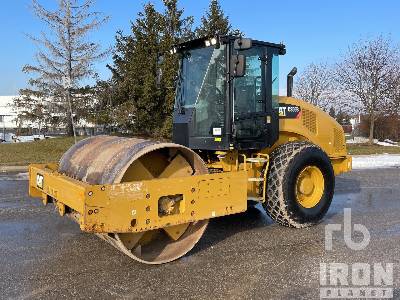 2017 Cat CS56B Smooth Drum Compactor