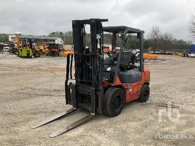 2006 Toyota 7FGU30 5620 lb LPG Pneumatic Tire Forklift