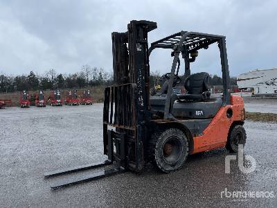2013 Toyota 8FDU25 4500 lb Pneumatic Tire Forklift