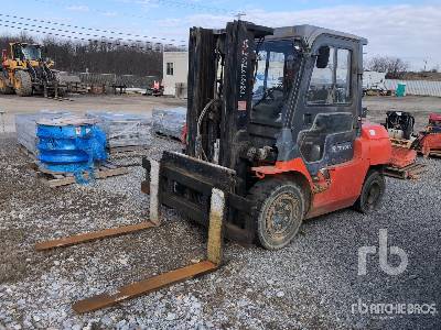 2008 Toyota 7FGU35 7300 lb Pneumatic Tire Forklift