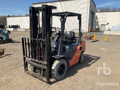 2015 Toyota 8FGU25 4500 lb Dual Fuel Pneumatic Tire Forklift