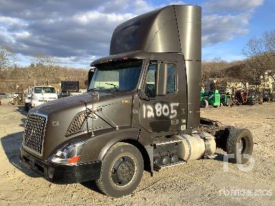 2009 Volvo VNL 4x2 S/A Day Cab Truck Tractor