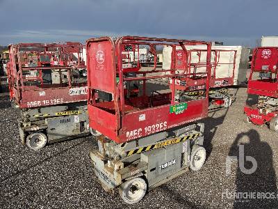 1999 MEC 1932ES Electric Scissor Lift