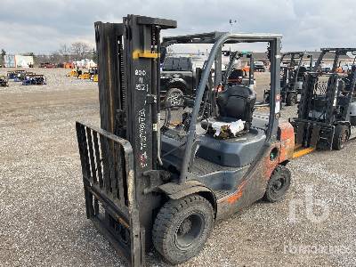 2016 Toyota 8FGU25 4500 lb Dual Fuel Pneumatic Tire Forklift (Inoperable)