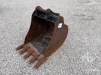 John Deere 18 in Backhoe Rear Bucket - Fits 310G