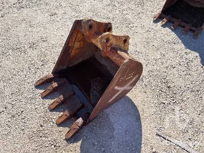 John Deere 24 in Digging Backhoe Rear Bucket - Fits 110