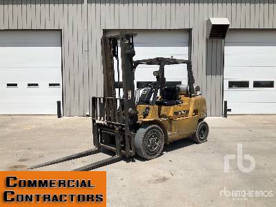 2004 Cat GP40K 8000 lb LPG Pneumatic Tire Forklift