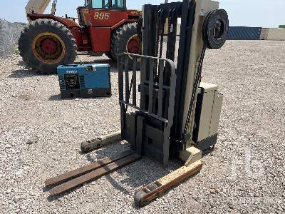 1996 Crown 20WRTT 2000 lb Electric Stacker