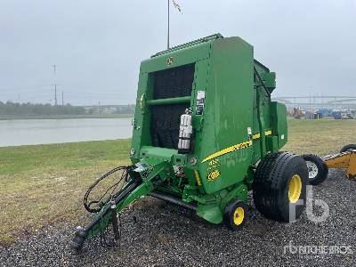 John Deere 469 Round Baler