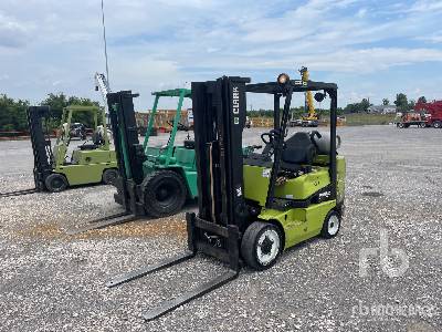 Clark CGC25 4600 lb LPG Pneumatic Tire Forklift