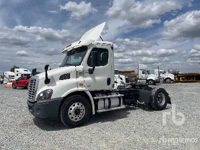2016 Freightliner Cascadia 113 S/A Day Cab Truck Tractor