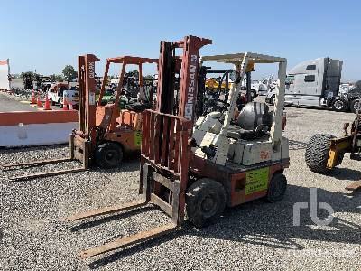 1987 Nissan PH01A14V 2700 lb LPG Pneumatic Tire Forklift