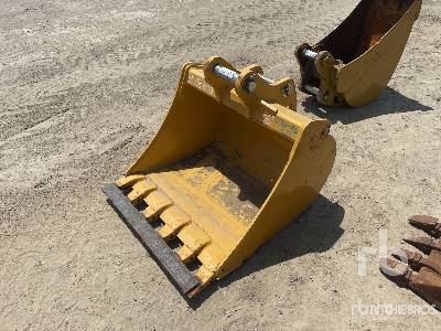 John Deere 36 in Cleanup Excavator Bucket