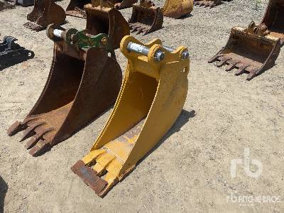 John Deere 12 in Cleanup Excavator Bucket