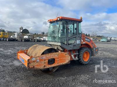 2018 XCMG CV83PD Smooth Drum Compactor