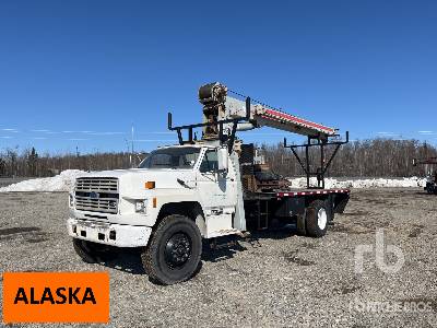 JLG 1000BT 20000 lb Straight Boom on 1990 Ford F-800 4x2 Boom Truck