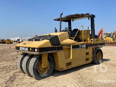 2003 Cat PF300B Pneumatic Roller