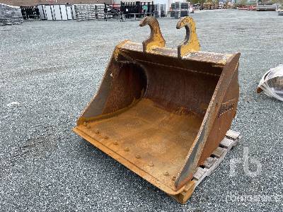 Brandt 52 in Q/C Cleanup Excavator Bucket - Fits John Deere 160