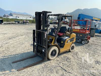 2013 Cat 2P5000 4500 lb LPG Pneumatic Tire Forklift
