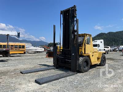 1975 Cat V250 25000 lb Diesel Pneumatic Tire Forklift