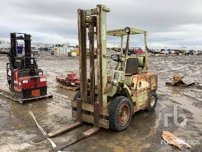 Clark C500-YS60-LP 6000 lb LPG Pneumatic Tire Forklift