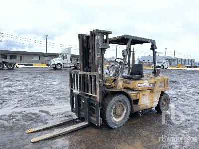 2000 Cat DP40K 7800 lb Diesel Pneumatic Tire Forklift