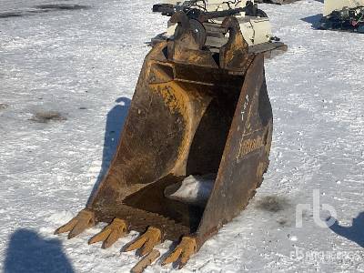 Brandt 24 in Digging Excavator Bucket - Fits John Deere 75G